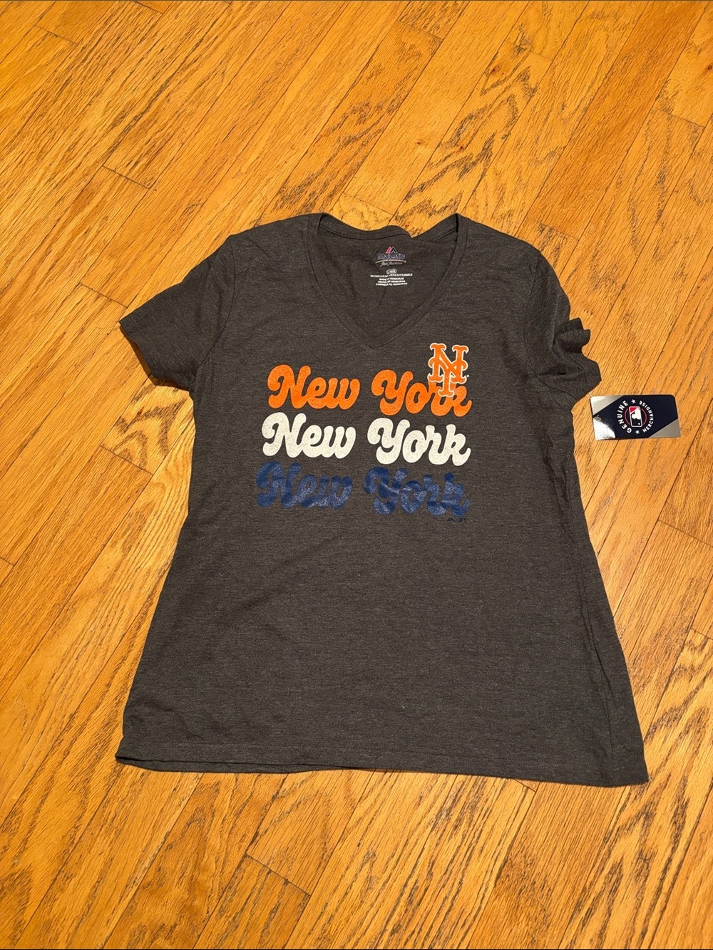 New York Mets Baseball Charcoal Gray V-Neck Shirt Women's Large
Brand New
